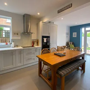 Charming 3 Bed House And Garden, Pet Friendly , Bournemouth United Kingdom